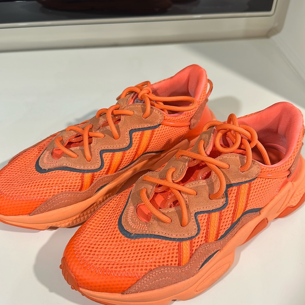 ADIDAS OZWEEGOS rare colour